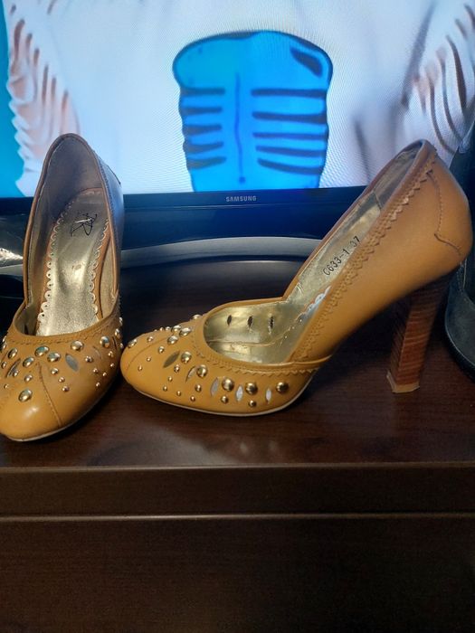 Pantofi piele deosebiți!