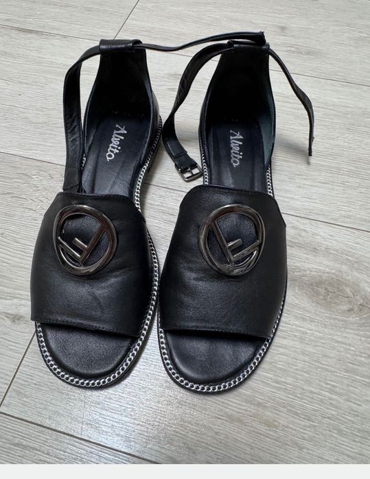 Дамски сандали от черна естествена кожа