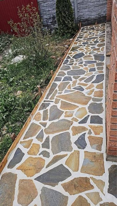 Piatra naturala de munte și montaj