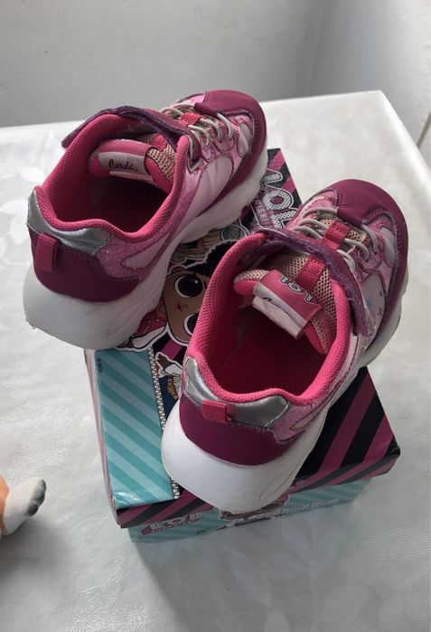 Маратонки    LOL