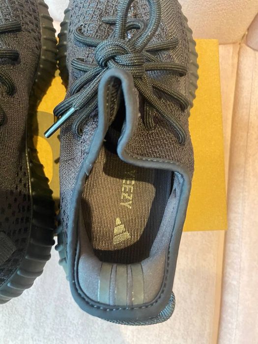 Yeezy boost 350v2 onyx black