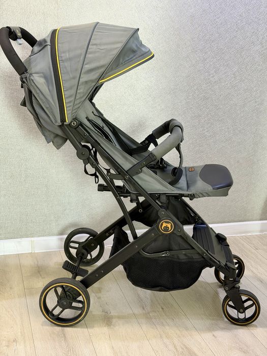 Продам прогулочную коляску зима-лето