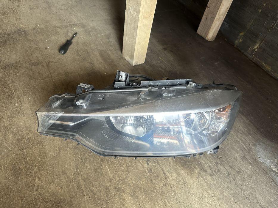 Vand far stanga BMW F30 F31 seria 3 complet