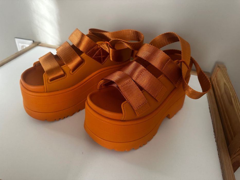 Оригинални сандали UGG в оранжев цвят, 37 р-р