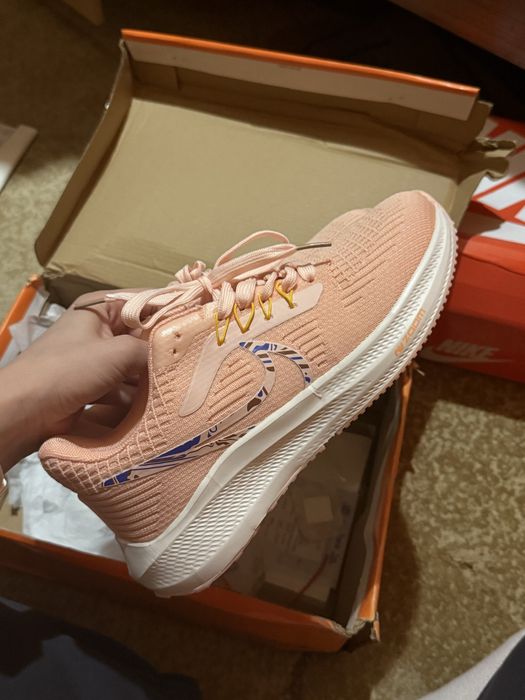 Кроссовки Nike новые