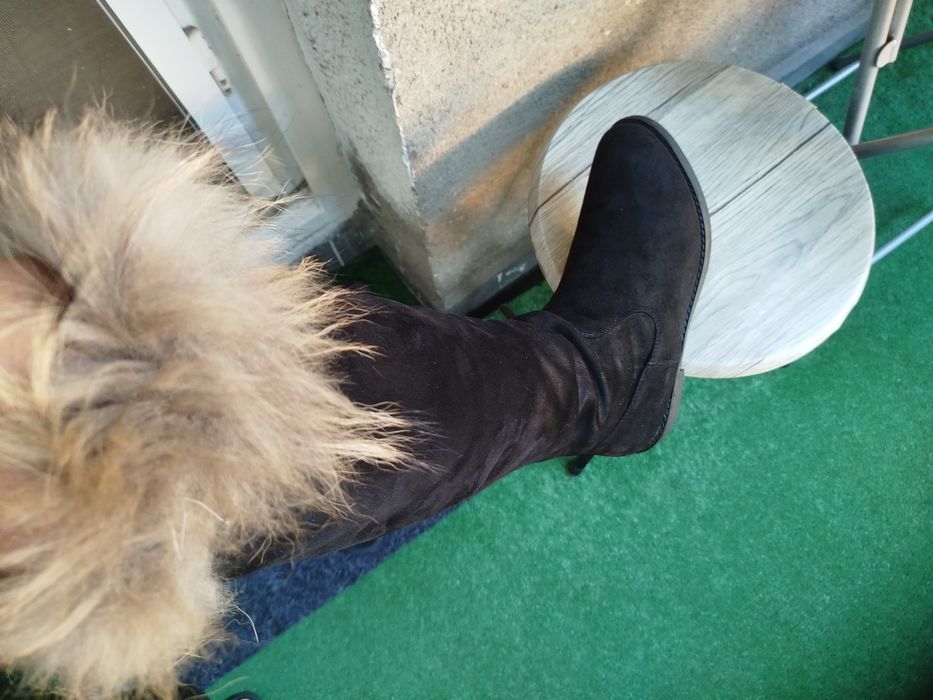 Дамски велурени ботуши с пух 38