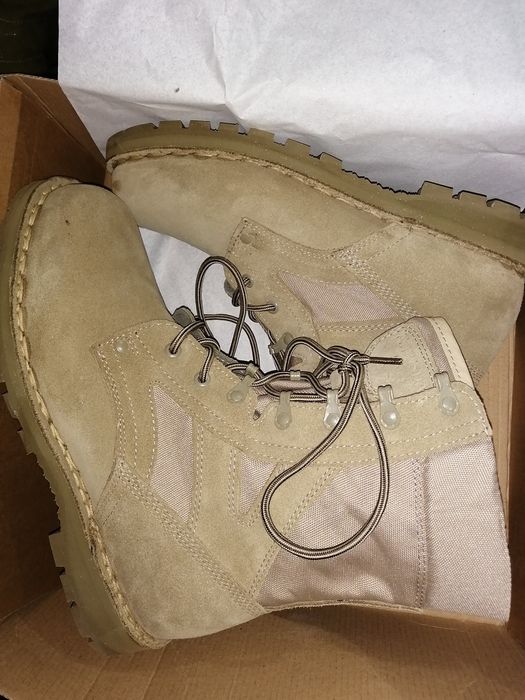 Vind bocanci diferiti