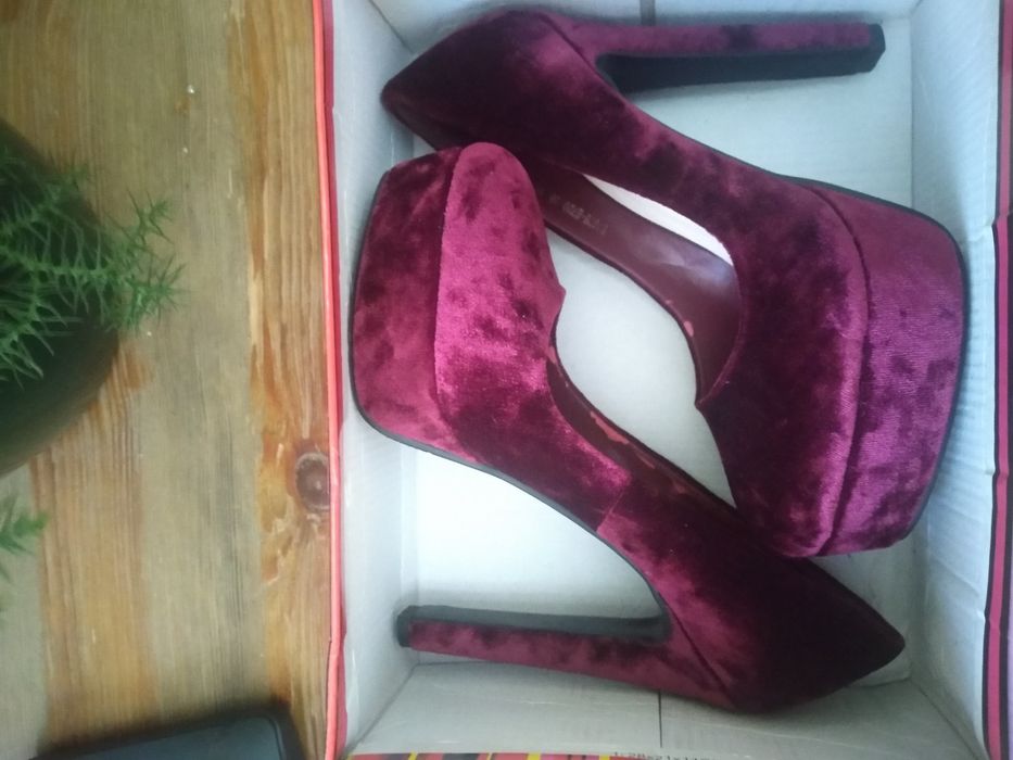 Туфли на высоком каблуке