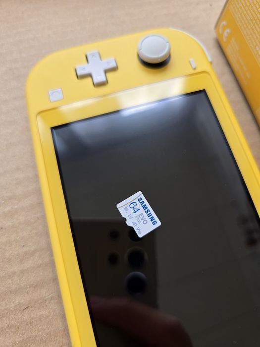 Nintendo Switch Lite Yellow+ 64гб карта памет + PicoFly