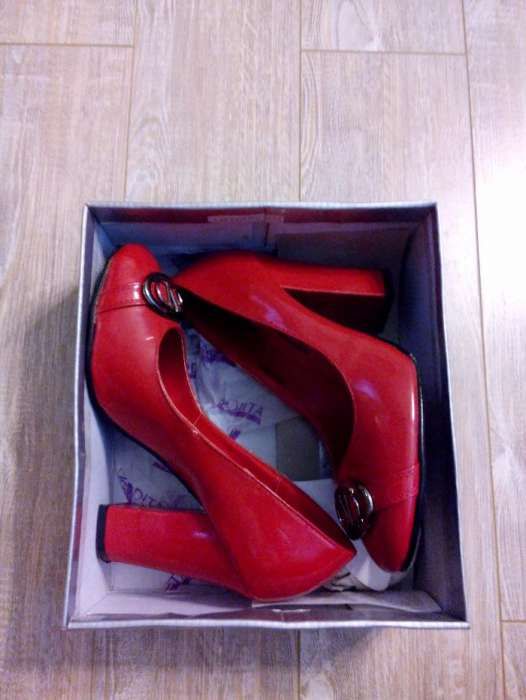 Pantofi rosii, masura 35