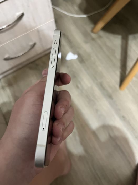 Продам айфон 12