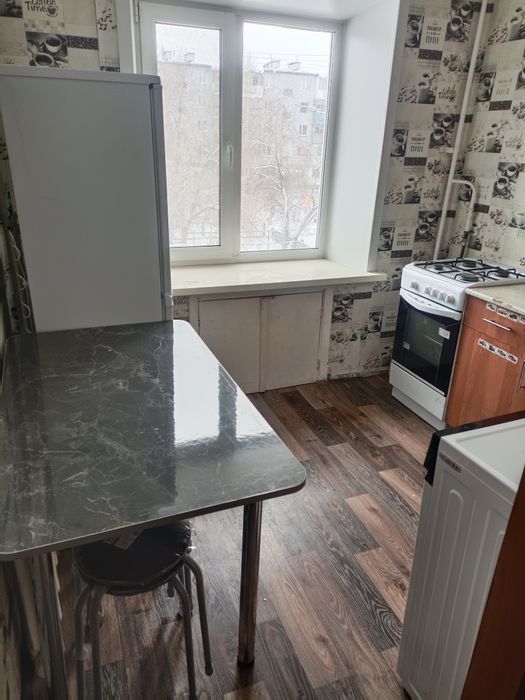 Сдам квартиру на длительный срок 100.000 + ком.услуги