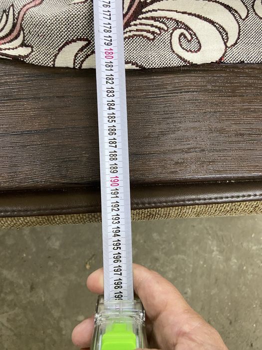 Продам диван в хорошем состояние