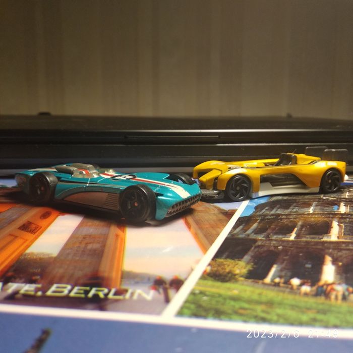 Продам две тонких машинок