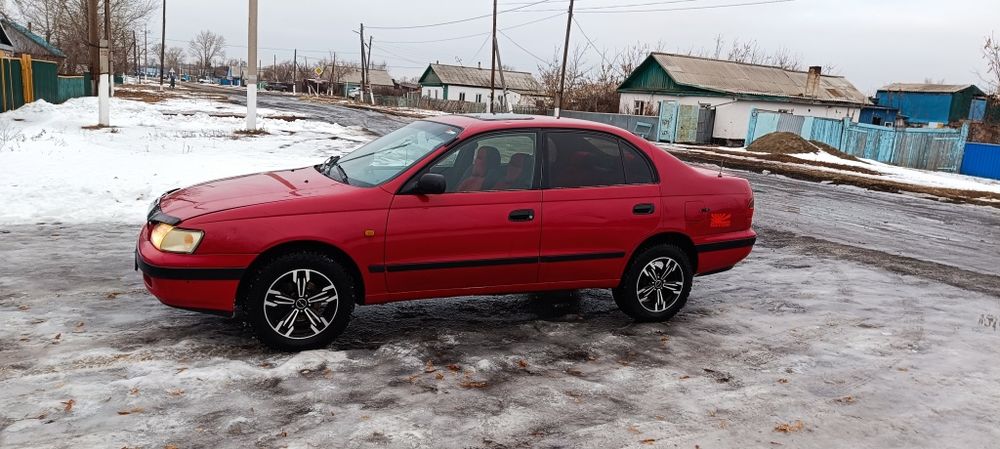 Тойота Карина Е седан