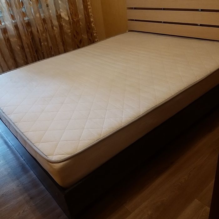 Продам кровать двухспальную