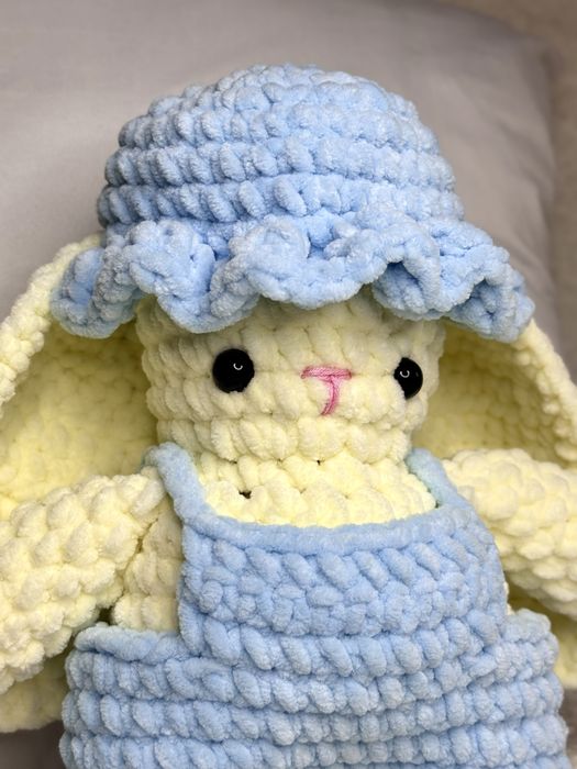 Игрушка в виде Зайчика