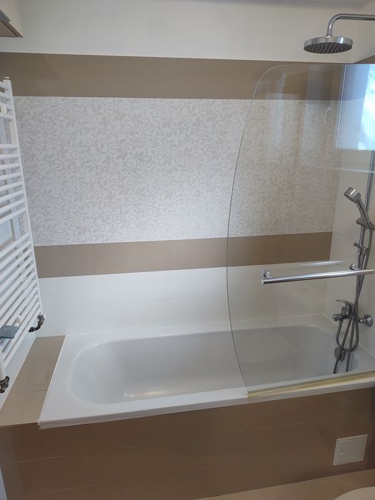 De inchiriat - Apartament modern cu 2 camere si loc de parcare