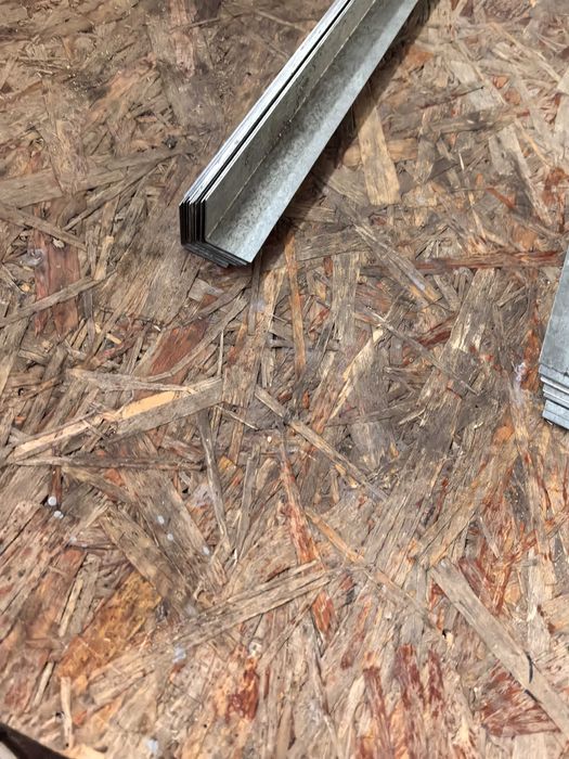 Уголок металлический оцинкованный