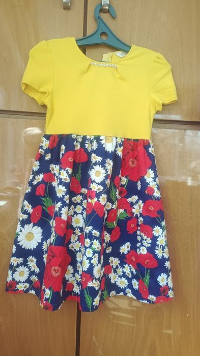 Платье.  Рост  140. Б/у.