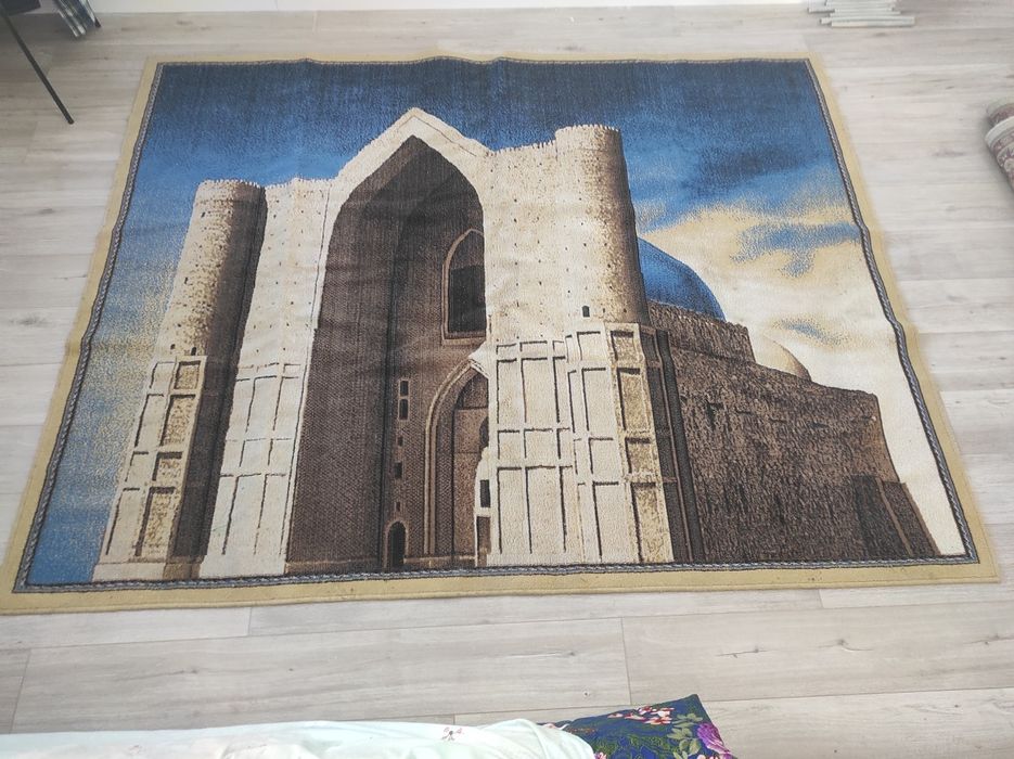 Ковер с рисунком настеный/напольный