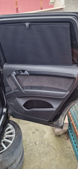 Fete usi audi Q7 cu perdelute  Lumini ambientale și Bose