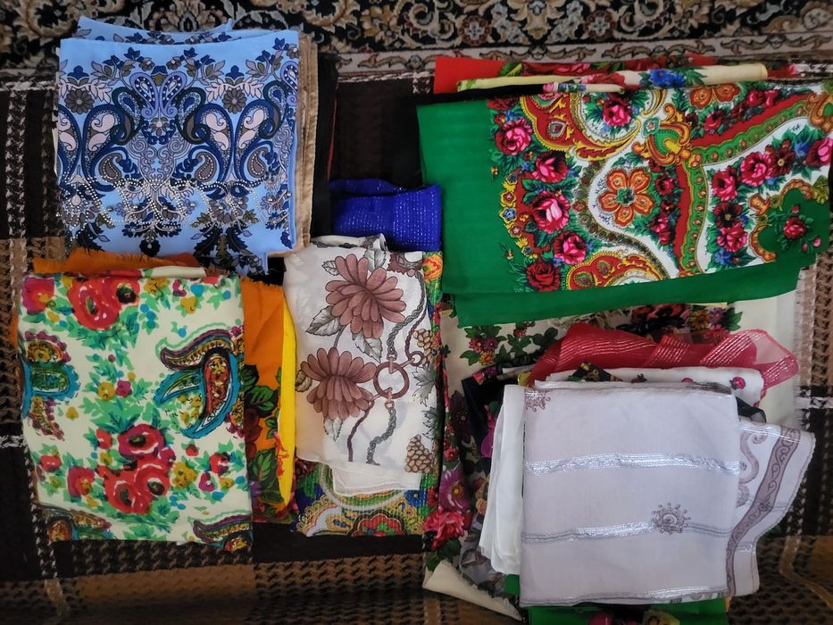 Продам платки в большом количестве. Цена от 500 тг.