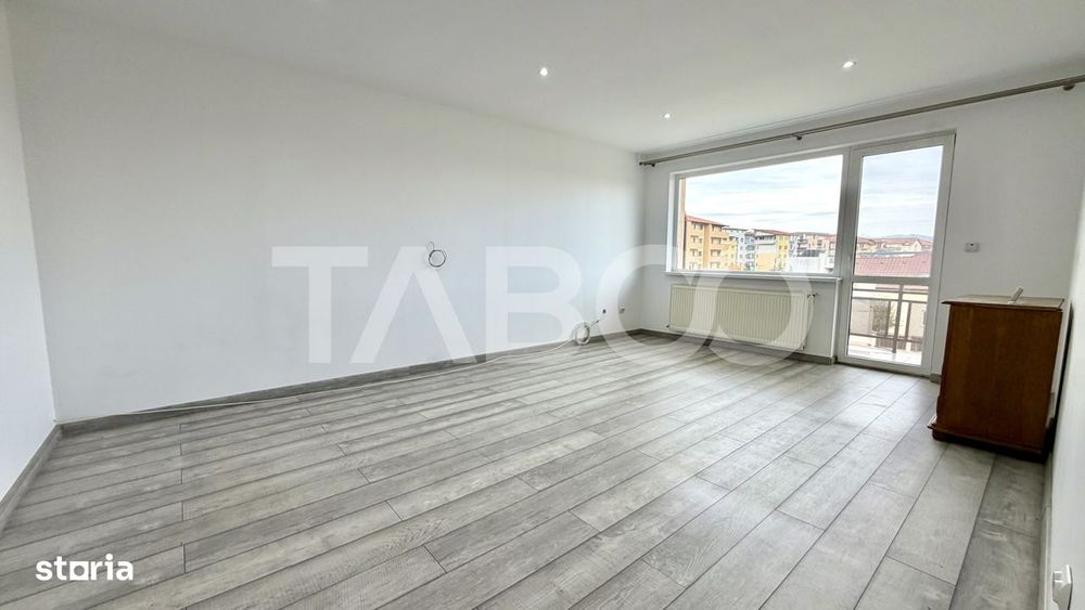 Apartament cu 3 camere de vanzare cu parcare Floresti