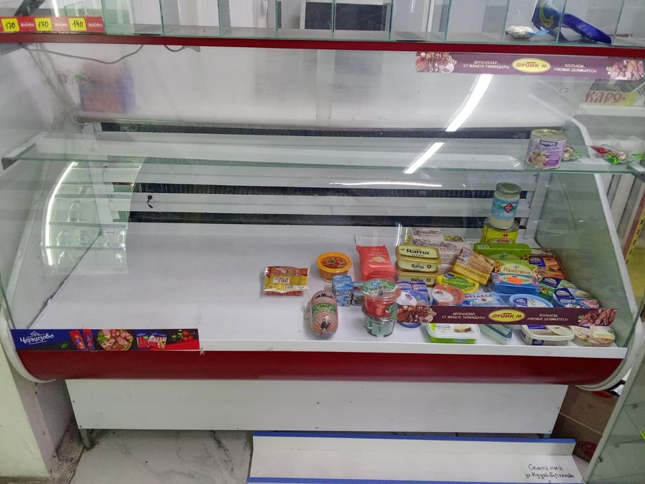 Срочно продам витринный холодильник