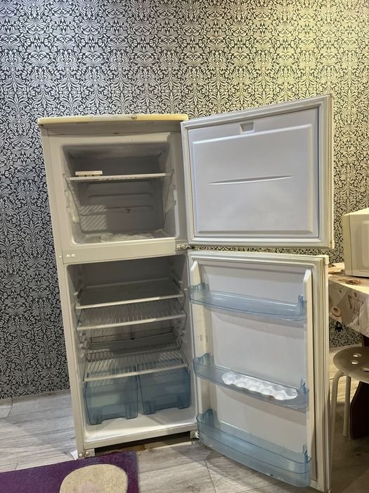 Продам холодильник 10000