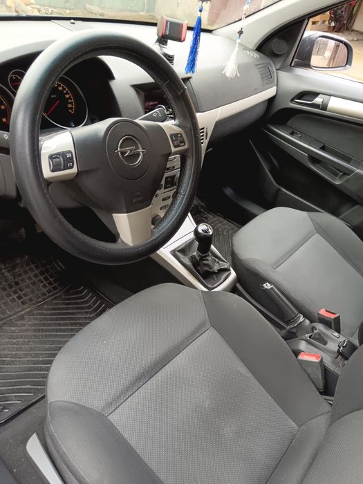 Vând Opel Astra H