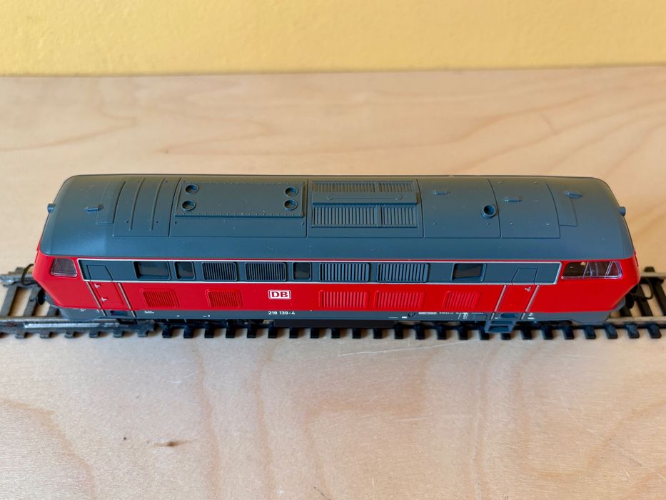 Локомотив Roco BR 218 DB HO 1:87 влак