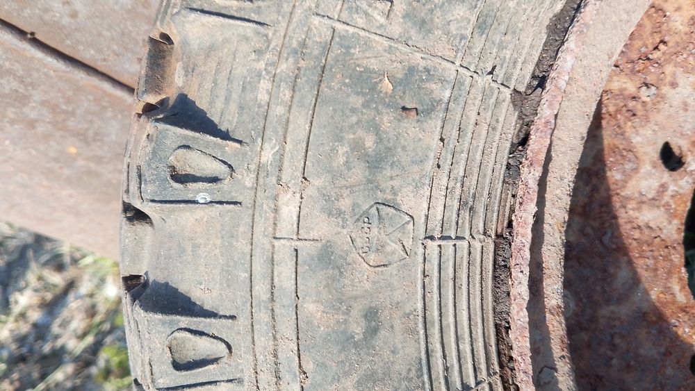 Продам 2 колеса на муравей в сборе