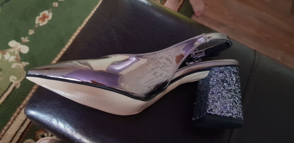 Босоножка новая киілмеген