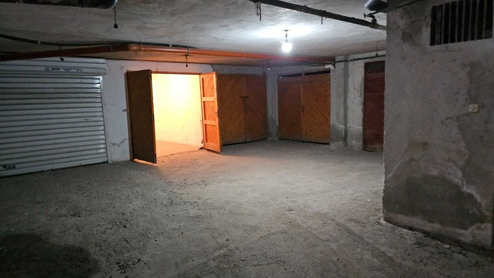 Самостоятелен монолитен гараж Кючук Париж