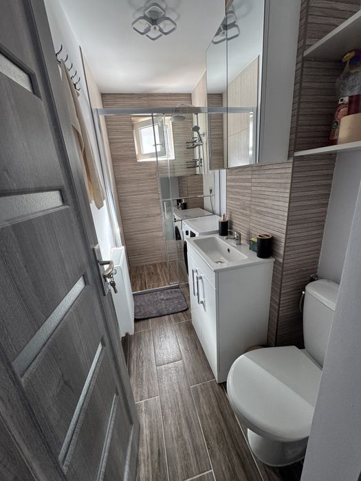 Inchiriez apartament
