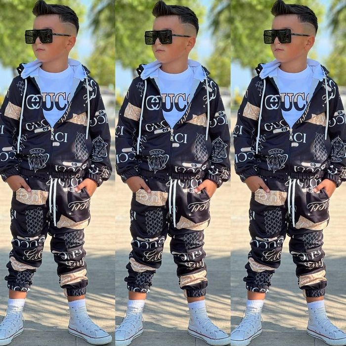 Compleu copii diferite modele