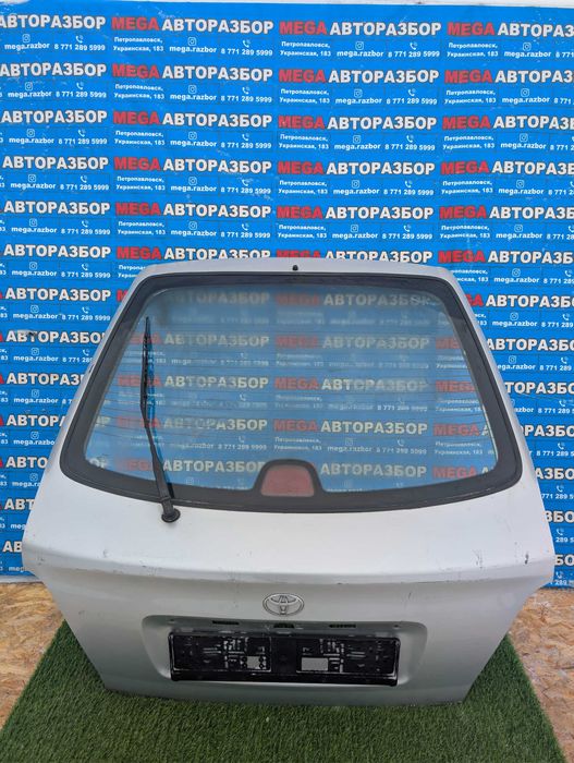 Крышка багажника на Toyota Avensis T220 / Тойота Авенсис Т220