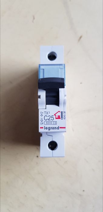 Автоматический выключатель Legrand, Schneider. Автомат.