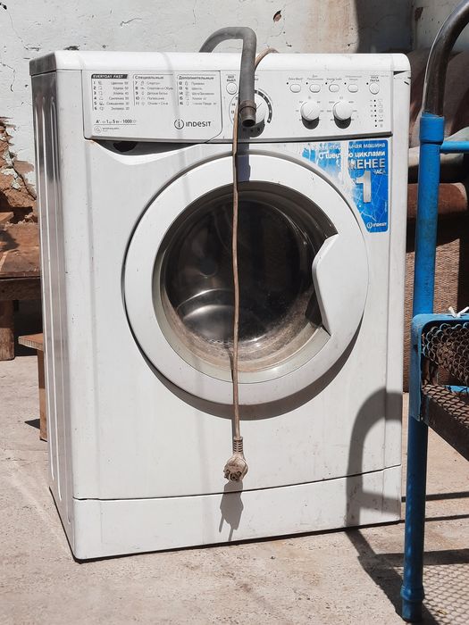 Продам стиральную машину INDESIT