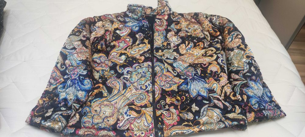 Цветно дамско якенце, подходящо за есента и зимата