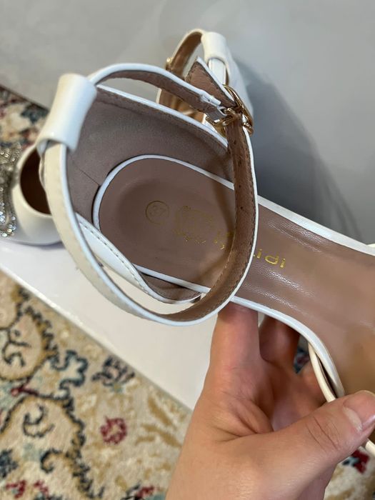 Продам туфли женские.