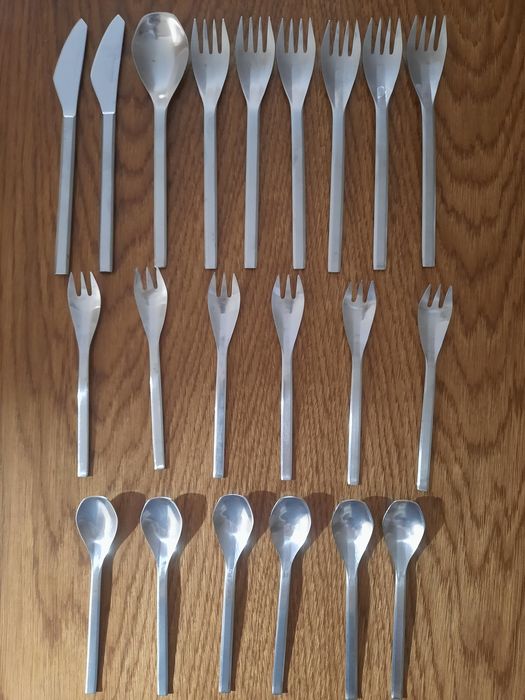 Rosenthal Studio Line tacâmuri KONTUR Stainless Satin Amboss 2090 Helmut Alder, anul 1960, 21 piese