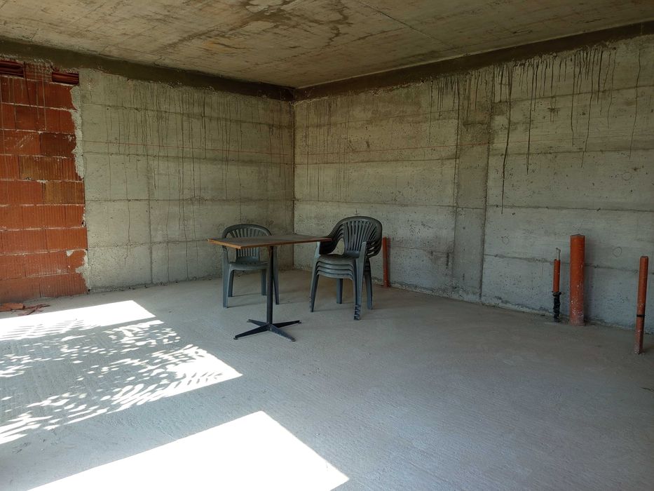 Двуетажна къща с акт 15