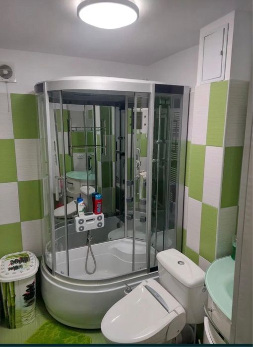 Inchiriez apartament in regim hotelier  2  camere+living mare  Rm sarat  zona centrala parter