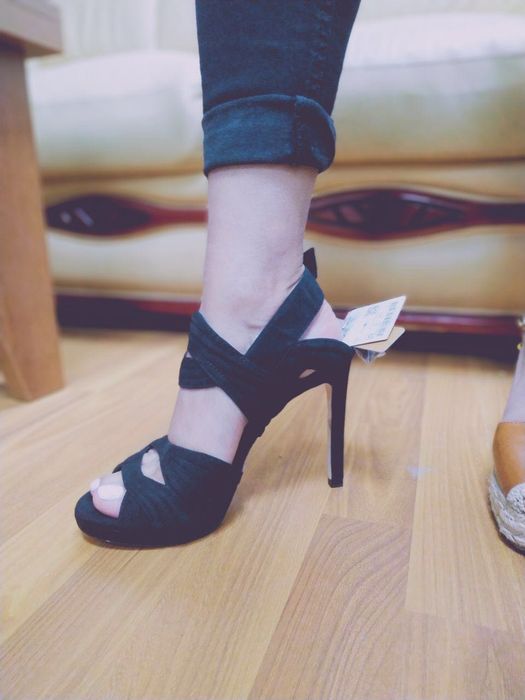 Босоножки Zara черные замшевые новые 39/38р