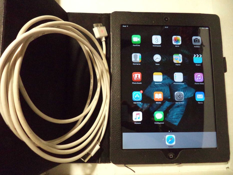 Работещ iPad 2 с кабел 3 метра и калъф