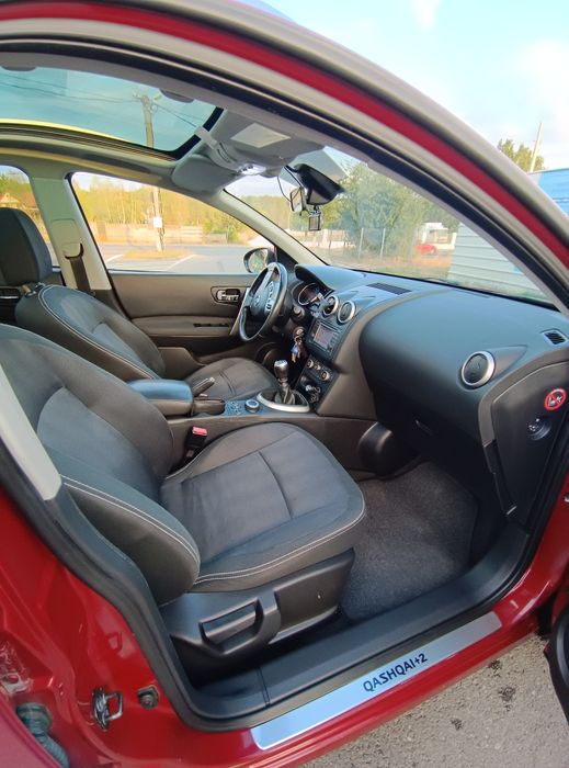 Vand Nissan qashqai 2.0 ,model 7 locuri