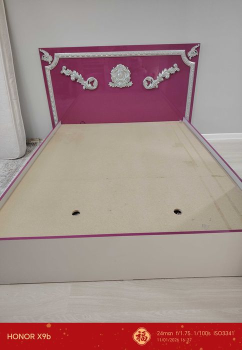 Двуспальная кровать