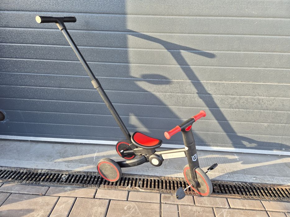 Cărucior copii,măsuță bebeluși si tricicleta